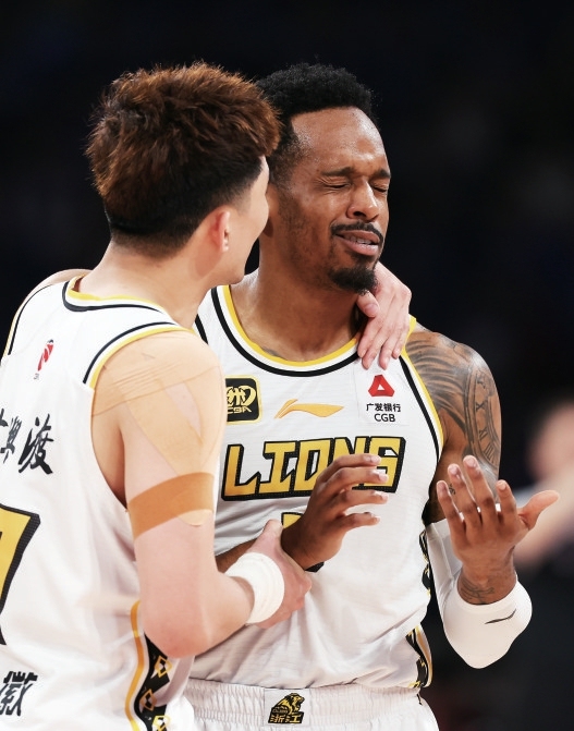 这一刻我等了20年！我们赢了：CBA新王加冕