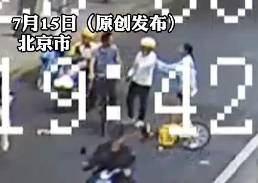 將14歲女孩別入機動車道,！警方：李某某(男，42歲)行拘