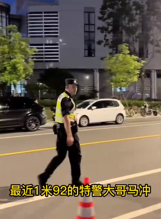 杭州1米92特警很意外自己走红！缘于一段视频：步履矫健，帅气中带着安全感