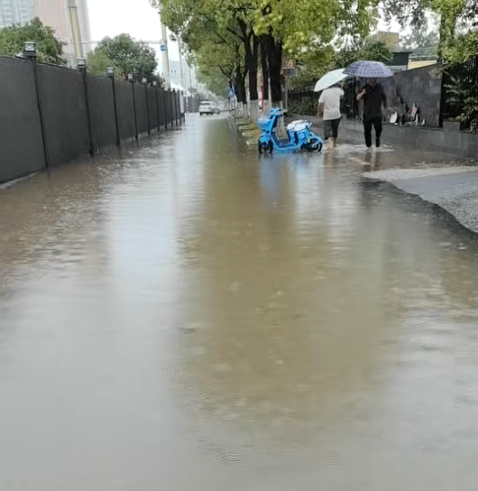 “白海豚”中心在黄冈，暴雨为何在襄阳、十堰？