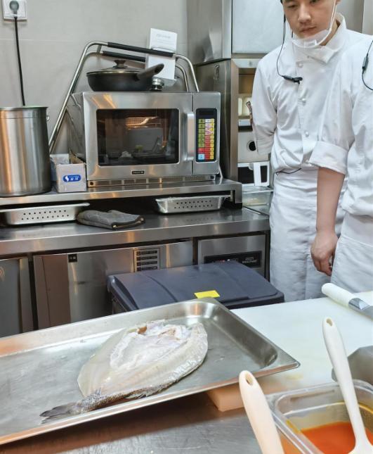 记者实地探访西贝后厨 记录罗永浩同款菜品制作过程 揭秘“预制菜”真相