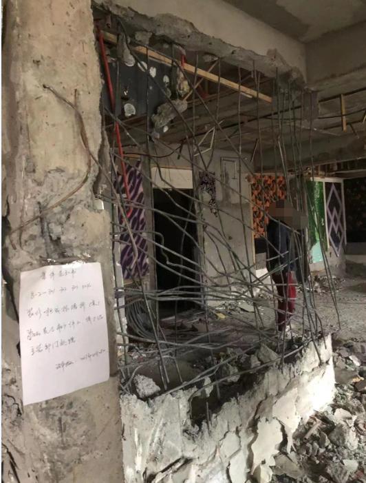 哈市被砸承重墙住户发声：我们相信政府，等一个合理的解决方案