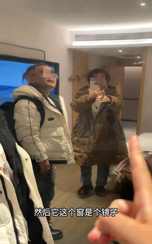 女子称入住酒店遇离谱“走光” 隐私设计引争议