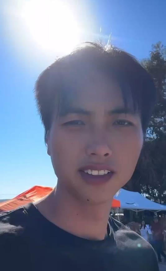 河南男子美国摆摊1元商品卖5美元 从仓库工到月入过万
