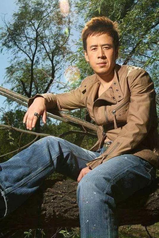 杨坤成名前曾靠女友养 苦日子终迎曙光