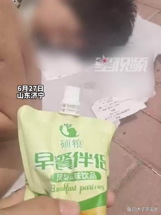 女子帶3名幼兒外出突然暈倒