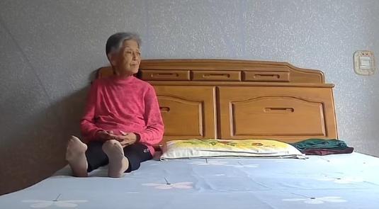 奶奶自爺爺去世9個月后變化 歲月無情催人老