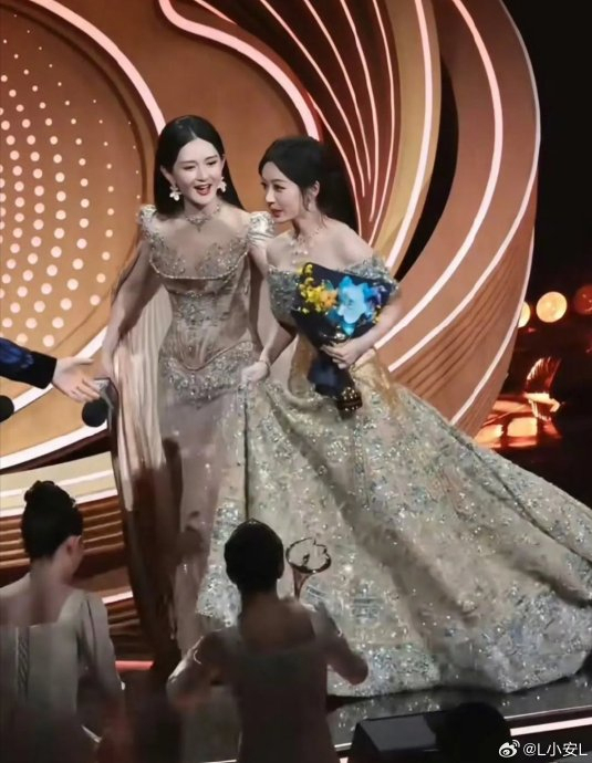 肖战送谢娜演唱会花篮 见证娱乐圈好人缘