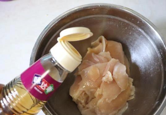 青椒一炒香翻倍，十分钟出下饭神菜，你家厨房缺这招？