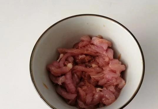 鸡肉这么香，15元一斤全家抢着吃，鱼香肉丝简单又下饭