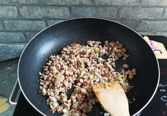 酸豆角炒肉末，家常菜顶流，3步做出下饭神器