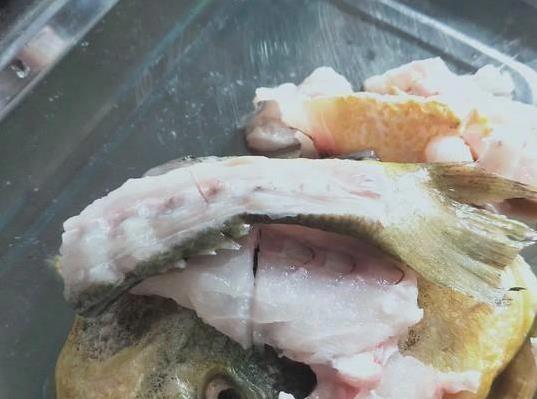 黄鱼捞面香翻全家，简单三步做出饭店味，你会做吗？