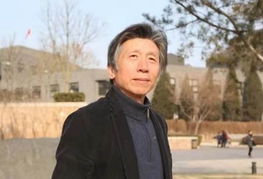 向新疆这片土地深情致意——范迪安将《白哈巴的傍晚》与《天山绿电》分别捐赠给新疆美术馆与新疆画院