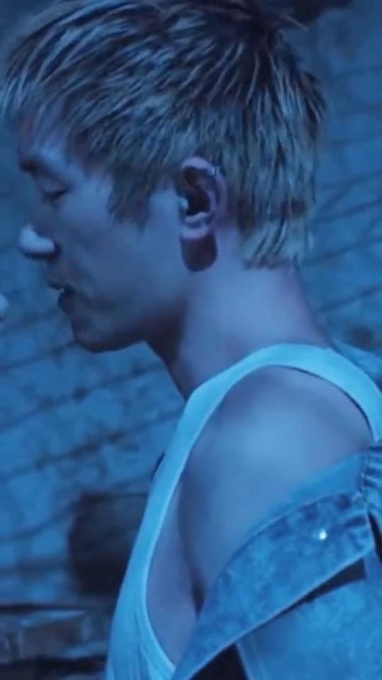 易烊千玺强制让C 《狂野期间》咬脖名形状引爆全网