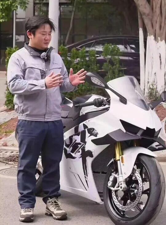 张雪机车一战封神:不逐短利所向披靡 打破欧美日品牌垄断