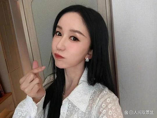 李金铭回复娄艺潇 开心二字引回忆浪潮