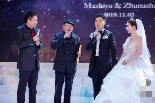 李小璐和已婚男主持滑雪 一路说笑被吐槽关系亲密