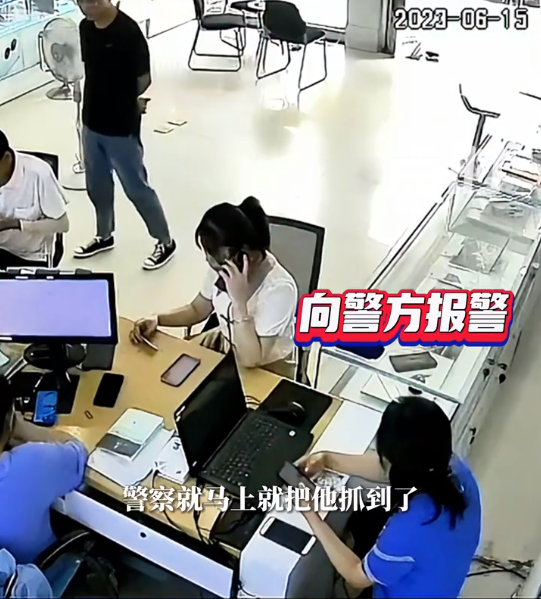 女子被盗后补卡时撞见小偷 当场质问拿回男子慌到逃离