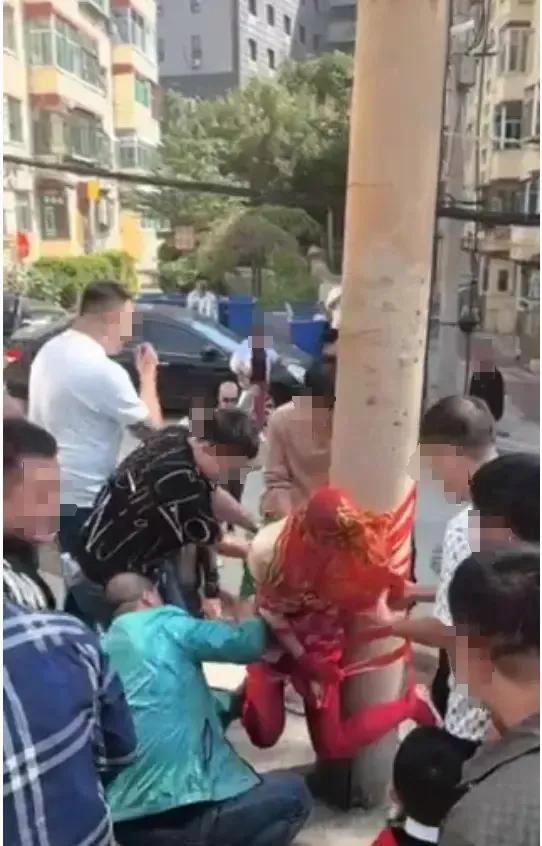 媒体评新娘被多名男子绑电线杆 ，当地通报