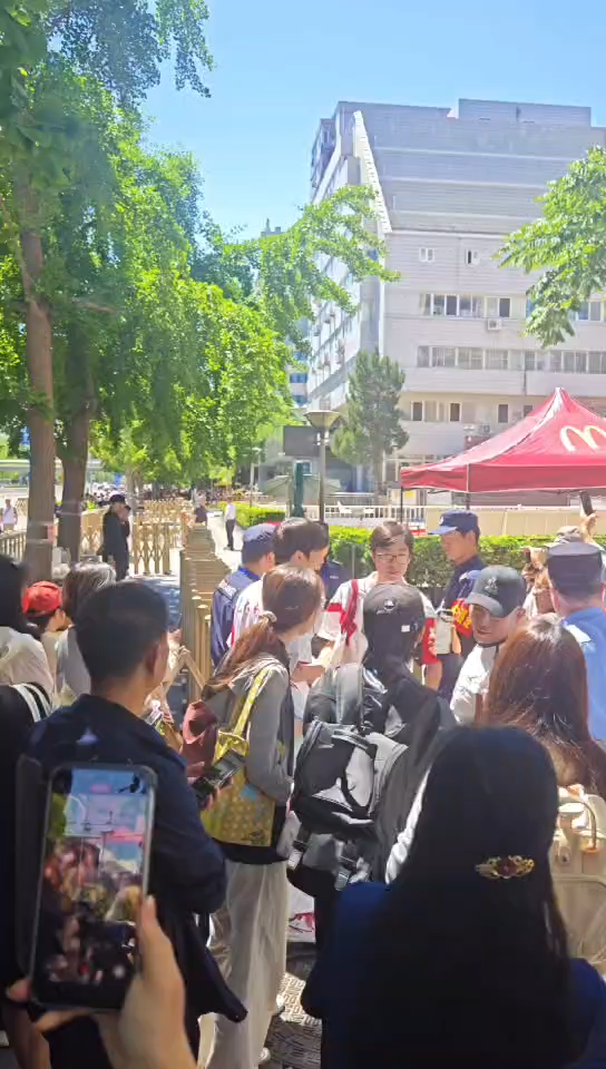 考生提前約半小時出考場:目標(biāo)清華
