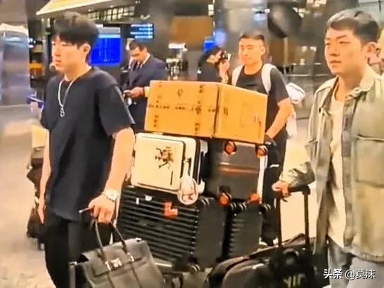 國乒凌晨抵達多哈 備戰(zhàn)世乒賽節(jié)奏精準