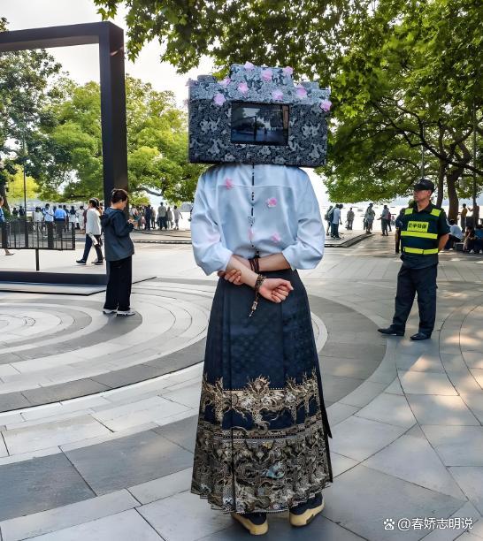 男子稱在西湖景區(qū)穿漢服拍照遭驅(qū)趕