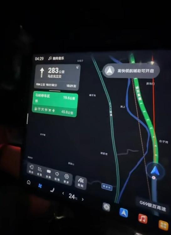 千里送校友奔丧换来整座城的回应 少年心气显担当