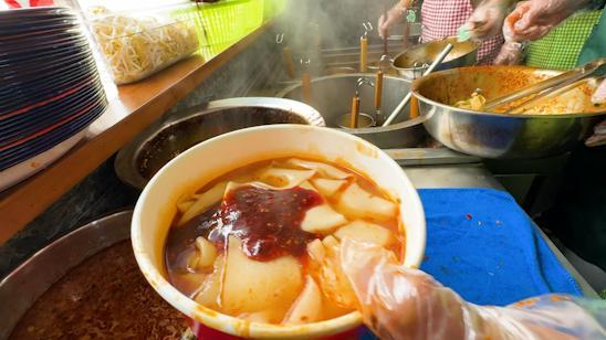 郑州一火锅店爆改成天水麻辣烫店 日接待千余顾客