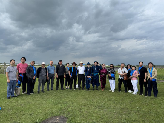 走遍中国:写生团邂逅布里亚特草原婚礼