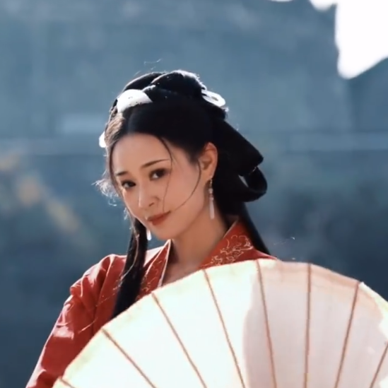 50岁妈妈拍摄身穿战国袍女儿：仿佛瞬间穿越 美得惊心动魄