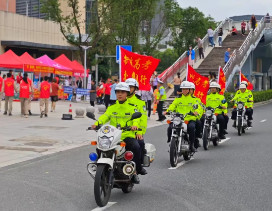福州交警争分夺秒护考 九项举措保畅通