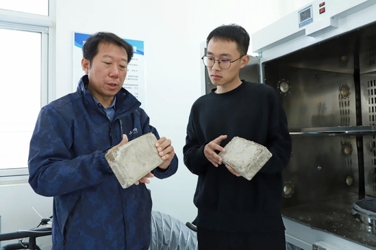上理工两硕士靠实践成果毕业 实战育才新模式