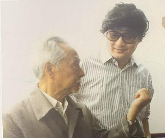 郭怡孮先生凝听叶浅予先生教授