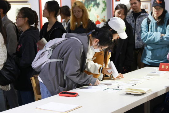 “大家小画：连环画艺术百年巡展”在昆明盛大开幕