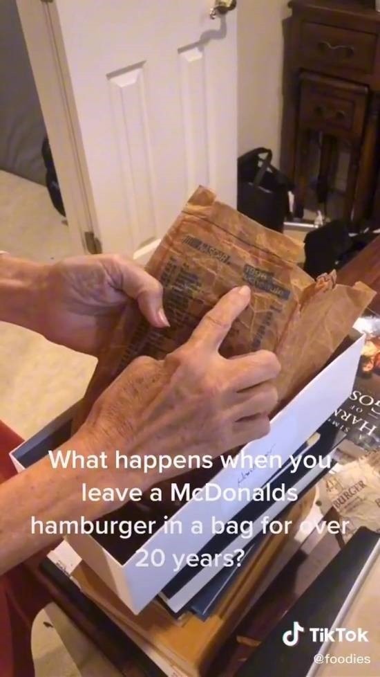 麦当劳套餐保存20年没发霉腐烂 引发网友热议