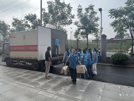 咸宁市委统战部开展“情暖中秋 与爱同行”系列暖心慰问活动