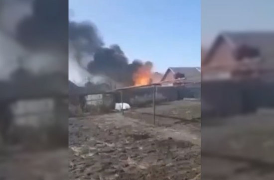 俄边境村庄遭乌军炮击致7伤：建筑起火黑烟滚滚