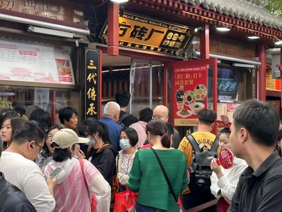 黄仁勋北京必吃榜我们都尝了!后海酒吧老板:他答应以后每年来一次 老黄严选北京游