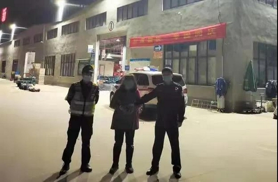 “菜挑完开着电动车就跑！”杭州阿姨进货式偷菜再被抓 