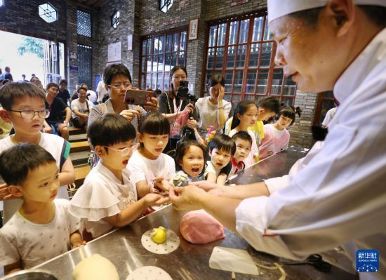 五一假期旅游消費(fèi)市場(chǎng)活力十足 各地文旅活動(dòng)豐富多彩