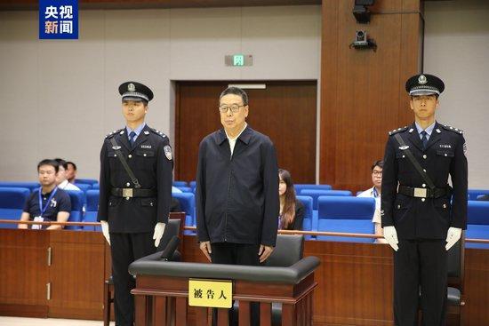 非法收受財(cái)物3.43億余元 吳英杰一審被判死緩