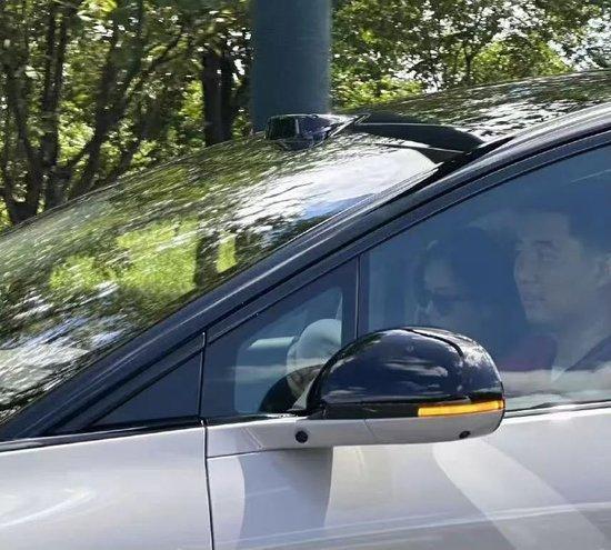 理想汽車(chē)?yán)钕霂拮蝇F(xiàn)身常州 罕見(jiàn)公開(kāi)露面引發(fā)熱議