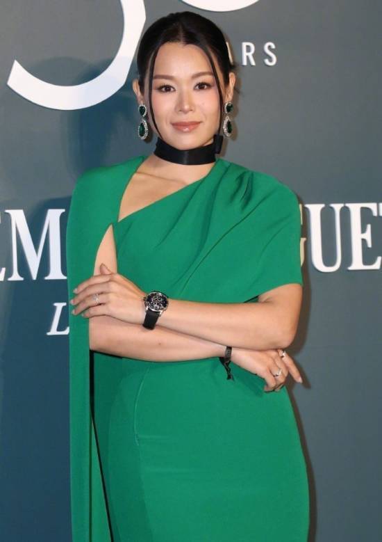 胡杏儿说会努力赚钱买名表送儿媳 还夸胡定欣男友