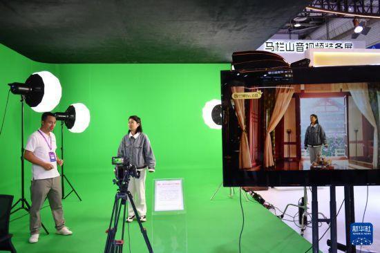 2025中国新媒体大会 智能聚力 系统变革