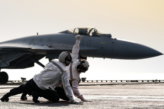 福建舰山东舰的两个相同点 都能起降歼-35战斗机