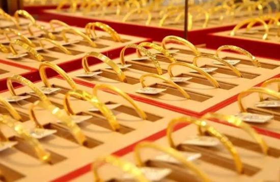 金饰克价跌到1571元 金价回调带动市场走弱