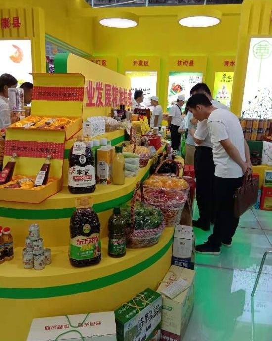 俩孩子将超市内几十种杂粮混掺 家长责任何在？