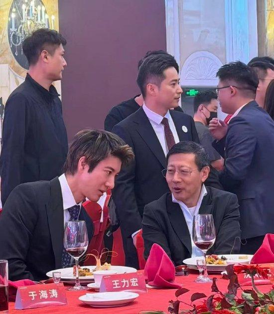 宇树科技上市庆功照流出，“投资教父”沈南鹏露面