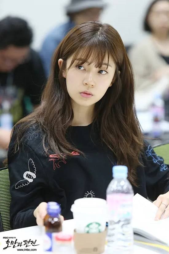 韩国女星自曝炒股赔惨 生活拮据引共鸣
