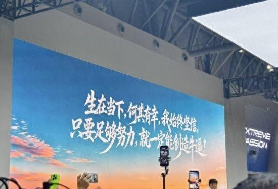 张雪称签了个顶级车手定了个小目标